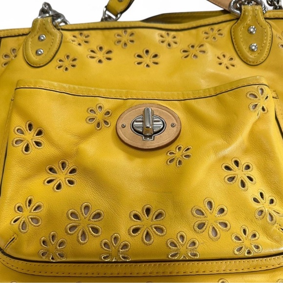 Coach - Picture 5 of 9